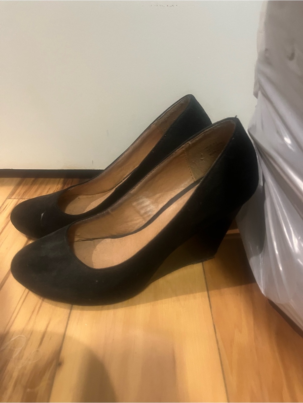 Zigi Soho Black Suede Wedge Pumps